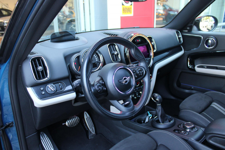 MINI Countryman 2.0 Cooper S E 220PK AUTOMAAT ALL4 JCW | JOHN COOPER WORKS INTERIEUR | COMFORT ACCESS | PANORAMISCH SCHUIF/KANTELDAK | ACHTERUITRIJ CAMERA | PARKEERSENSOREN VOOR EN ACHTER | STOEL VERWARMING | SPORTSTOELEN JOHN COOPER WORKS | ADAPTIEVE LED KOPLAMPEN | ADAPTIVE CRUISE CONTROL | DAB+ RADIO | KARMAN KARDON AUDIO SYSTEM | HEAD UP DISPLAY | NAVIGATIE | DRAADLOZE APPLE CARPLAY | JOHN COOPER WORKS TRIM METALLICM LAK | ALL SEASON BANDEN | DRAADLOZE TELEFOONLADER |