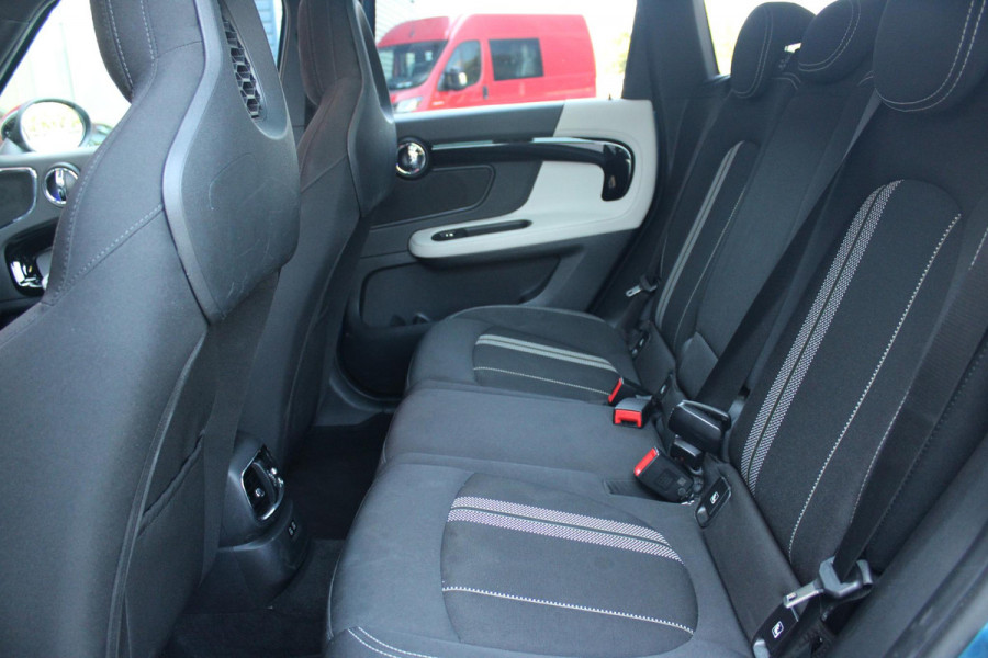 MINI Countryman 2.0 Cooper S E 220PK AUTOMAAT ALL4 JCW | JOHN COOPER WORKS INTERIEUR | COMFORT ACCESS | PANORAMISCH SCHUIF/KANTELDAK | ACHTERUITRIJ CAMERA | PARKEERSENSOREN VOOR EN ACHTER | STOEL VERWARMING | SPORTSTOELEN JOHN COOPER WORKS | ADAPTIEVE LED KOPLAMPEN | ADAPTIVE CRUISE CONTROL | DAB+ RADIO | KARMAN KARDON AUDIO SYSTEM | HEAD UP DISPLAY | NAVIGATIE | DRAADLOZE APPLE CARPLAY | JOHN COOPER WORKS TRIM METALLICM LAK | ALL SEASON BANDEN | DRAADLOZE TELEFOONLADER |