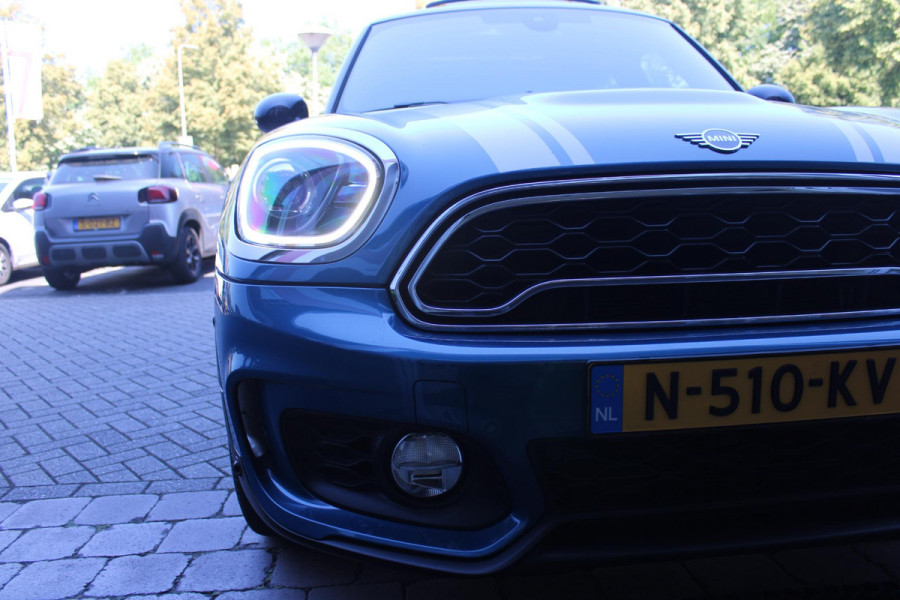 MINI Countryman 2.0 Cooper S E 220PK AUTOMAAT ALL4 JCW | JOHN COOPER WORKS INTERIEUR | COMFORT ACCESS | PANORAMISCH SCHUIF/KANTELDAK | ACHTERUITRIJ CAMERA | PARKEERSENSOREN VOOR EN ACHTER | STOEL VERWARMING | SPORTSTOELEN JOHN COOPER WORKS | ADAPTIEVE LED KOPLAMPEN | ADAPTIVE CRUISE CONTROL | DAB+ RADIO | KARMAN KARDON AUDIO SYSTEM | HEAD UP DISPLAY | NAVIGATIE | DRAADLOZE APPLE CARPLAY | JOHN COOPER WORKS TRIM METALLICM LAK | ALL SEASON BANDEN | DRAADLOZE TELEFOONLADER |