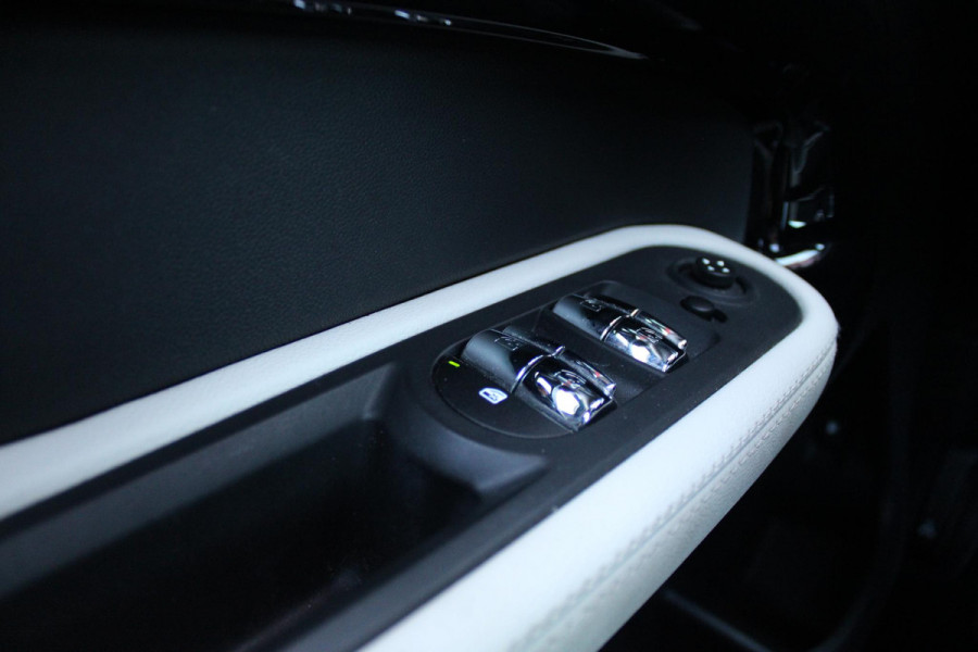 MINI Countryman 2.0 Cooper S E 220PK AUTOMAAT ALL4 JCW | JOHN COOPER WORKS INTERIEUR | COMFORT ACCESS | PANORAMISCH SCHUIF/KANTELDAK | ACHTERUITRIJ CAMERA | PARKEERSENSOREN VOOR EN ACHTER | STOEL VERWARMING | SPORTSTOELEN JOHN COOPER WORKS | ADAPTIEVE LED KOPLAMPEN | ADAPTIVE CRUISE CONTROL | DAB+ RADIO | KARMAN KARDON AUDIO SYSTEM | HEAD UP DISPLAY | NAVIGATIE | DRAADLOZE APPLE CARPLAY | JOHN COOPER WORKS TRIM METALLICM LAK | ALL SEASON BANDEN | DRAADLOZE TELEFOONLADER |