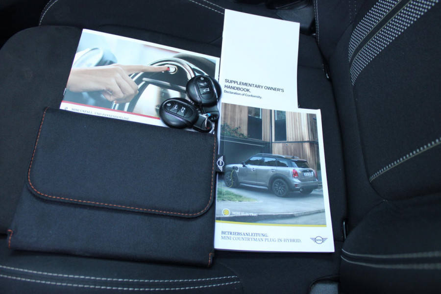 MINI Countryman 2.0 Cooper S E 220PK AUTOMAAT ALL4 JCW | JOHN COOPER WORKS INTERIEUR | COMFORT ACCESS | PANORAMISCH SCHUIF/KANTELDAK | ACHTERUITRIJ CAMERA | PARKEERSENSOREN VOOR EN ACHTER | STOEL VERWARMING | SPORTSTOELEN JOHN COOPER WORKS | ADAPTIEVE LED KOPLAMPEN | ADAPTIVE CRUISE CONTROL | DAB+ RADIO | KARMAN KARDON AUDIO SYSTEM | HEAD UP DISPLAY | NAVIGATIE | DRAADLOZE APPLE CARPLAY | JOHN COOPER WORKS TRIM METALLICM LAK | ALL SEASON BANDEN | DRAADLOZE TELEFOONLADER |