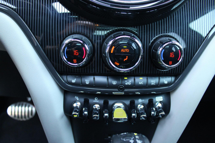 MINI Countryman 2.0 Cooper S E 220PK AUTOMAAT ALL4 JCW | JOHN COOPER WORKS INTERIEUR | COMFORT ACCESS | PANORAMISCH SCHUIF/KANTELDAK | ACHTERUITRIJ CAMERA | PARKEERSENSOREN VOOR EN ACHTER | STOEL VERWARMING | SPORTSTOELEN JOHN COOPER WORKS | ADAPTIEVE LED KOPLAMPEN | ADAPTIVE CRUISE CONTROL | DAB+ RADIO | KARMAN KARDON AUDIO SYSTEM | HEAD UP DISPLAY | NAVIGATIE | DRAADLOZE APPLE CARPLAY | JOHN COOPER WORKS TRIM METALLICM LAK | ALL SEASON BANDEN | DRAADLOZE TELEFOONLADER |