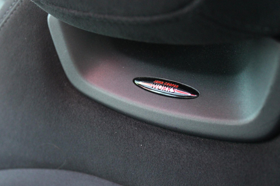 MINI Countryman 2.0 Cooper S E 220PK AUTOMAAT ALL4 JCW | JOHN COOPER WORKS INTERIEUR | COMFORT ACCESS | PANORAMISCH SCHUIF/KANTELDAK | ACHTERUITRIJ CAMERA | PARKEERSENSOREN VOOR EN ACHTER | STOEL VERWARMING | SPORTSTOELEN JOHN COOPER WORKS | ADAPTIEVE LED KOPLAMPEN | ADAPTIVE CRUISE CONTROL | DAB+ RADIO | KARMAN KARDON AUDIO SYSTEM | HEAD UP DISPLAY | NAVIGATIE | DRAADLOZE APPLE CARPLAY | JOHN COOPER WORKS TRIM METALLICM LAK | ALL SEASON BANDEN | DRAADLOZE TELEFOONLADER |
