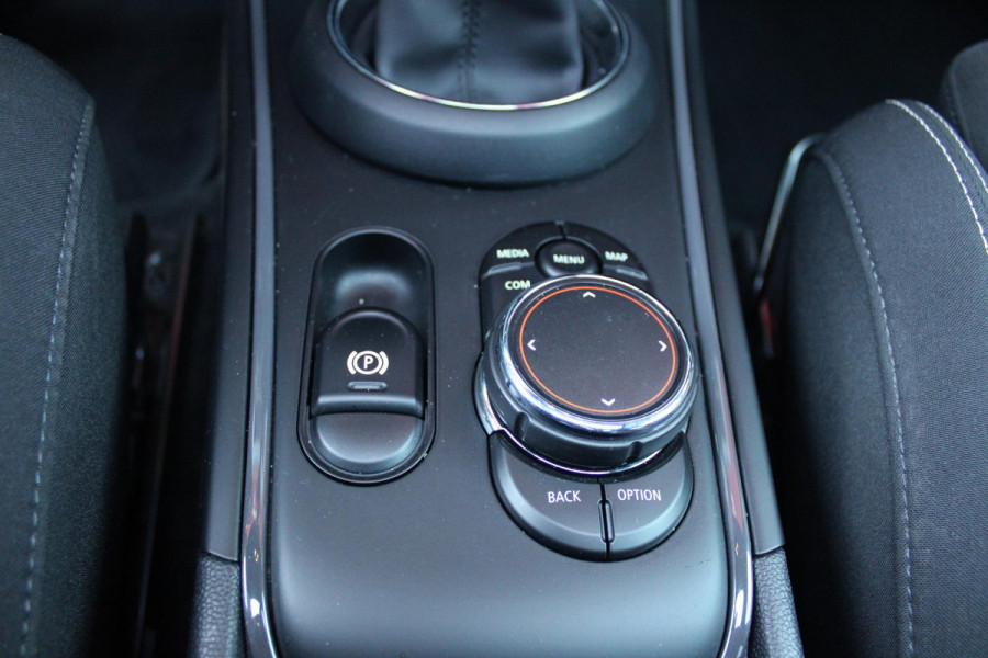 MINI Countryman 2.0 Cooper S E 220PK AUTOMAAT ALL4 JCW | JOHN COOPER WORKS INTERIEUR | COMFORT ACCESS | PANORAMISCH SCHUIF/KANTELDAK | ACHTERUITRIJ CAMERA | PARKEERSENSOREN VOOR EN ACHTER | STOEL VERWARMING | SPORTSTOELEN JOHN COOPER WORKS | ADAPTIEVE LED KOPLAMPEN | ADAPTIVE CRUISE CONTROL | DAB+ RADIO | KARMAN KARDON AUDIO SYSTEM | HEAD UP DISPLAY | NAVIGATIE | DRAADLOZE APPLE CARPLAY | JOHN COOPER WORKS TRIM METALLICM LAK | ALL SEASON BANDEN | DRAADLOZE TELEFOONLADER |