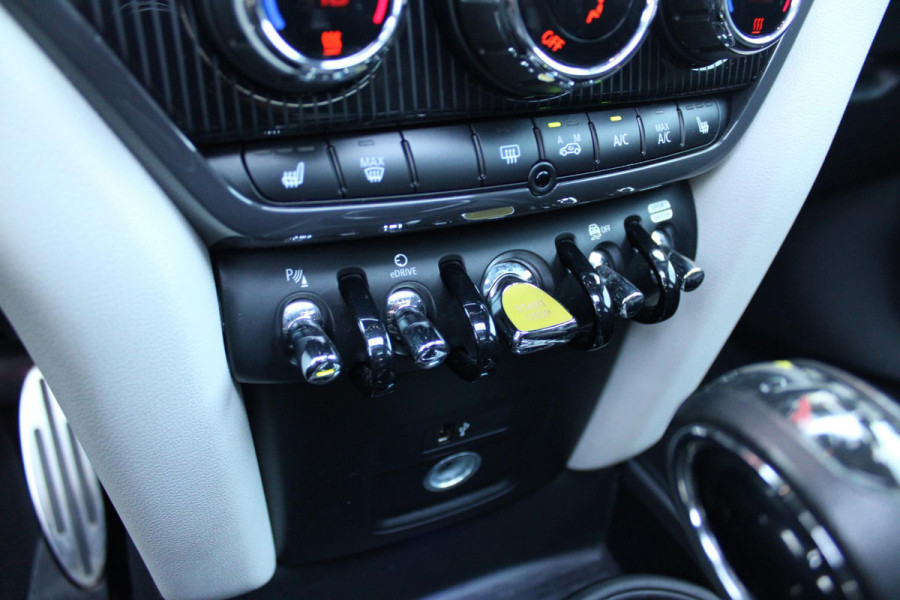 MINI Countryman 2.0 Cooper S E 220PK AUTOMAAT ALL4 JCW | JOHN COOPER WORKS INTERIEUR | COMFORT ACCESS | PANORAMISCH SCHUIF/KANTELDAK | ACHTERUITRIJ CAMERA | PARKEERSENSOREN VOOR EN ACHTER | STOEL VERWARMING | SPORTSTOELEN JOHN COOPER WORKS | ADAPTIEVE LED KOPLAMPEN | ADAPTIVE CRUISE CONTROL | DAB+ RADIO | KARMAN KARDON AUDIO SYSTEM | HEAD UP DISPLAY | NAVIGATIE | DRAADLOZE APPLE CARPLAY | JOHN COOPER WORKS TRIM METALLICM LAK | ALL SEASON BANDEN | DRAADLOZE TELEFOONLADER |