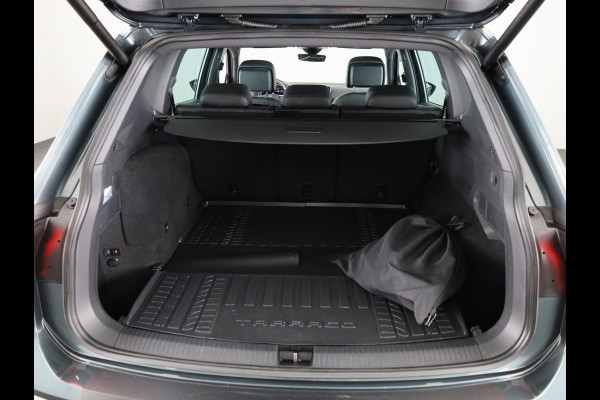 Seat Tarraco 1.4 TSI e-Hybrid PHEV Xcellence 245 pk Automaat (DSG) | Navigatie | Panoramadak | Elektr. trekhaak | Parkeersensoren (Park assist) | Rondomzicht camera | Stoelverwarming v/a | Lederen bekleding |
