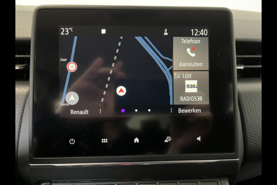 Renault Clio 1.0 TCe 100pk Experience Demo! | Navigatie Climate Control Cruise control Lichtmetalen Velgen Parkeer Sensoren Extra Getint glas 5 deurs