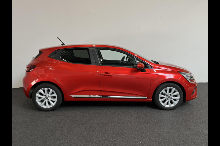Renault Clio 1.0 TCe 100pk Experience Demo! | Navigatie Climate Control Cruise control Lichtmetalen Velgen Parkeer Sensoren Extra Getint glas 5 deurs