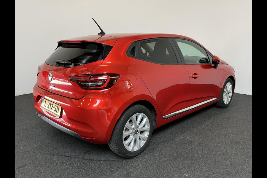 Renault Clio 1.0 TCe 100pk Experience Demo! | Navigatie Climate Control Cruise control Lichtmetalen Velgen Parkeer Sensoren Extra Getint glas 5 deurs