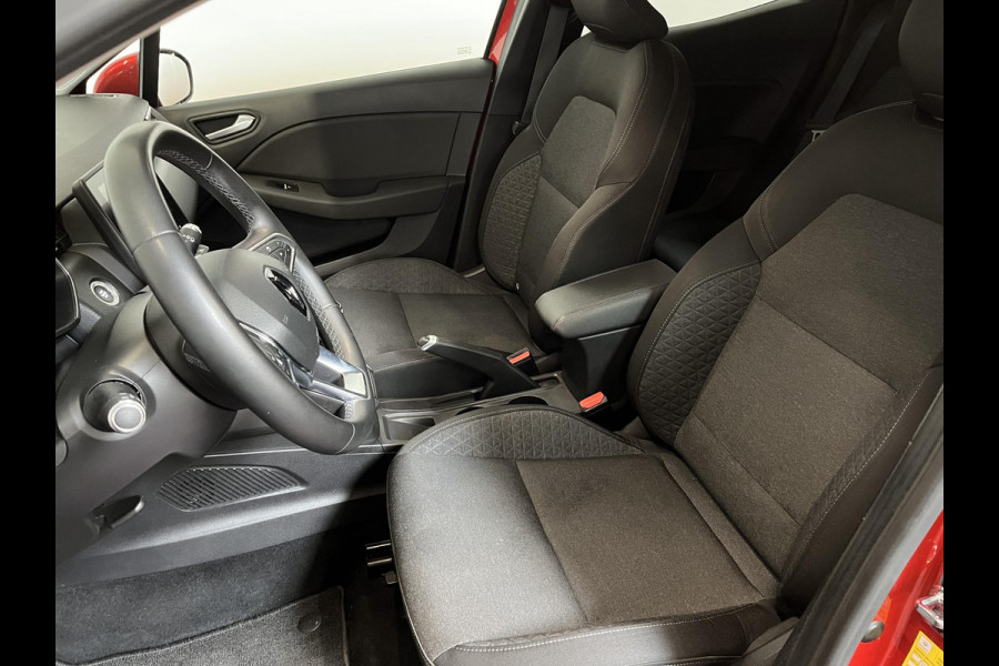 Renault Clio 1.0 TCe 100pk Experience Demo! | Navigatie Climate Control Cruise control Lichtmetalen Velgen Parkeer Sensoren Extra Getint glas 5 deurs