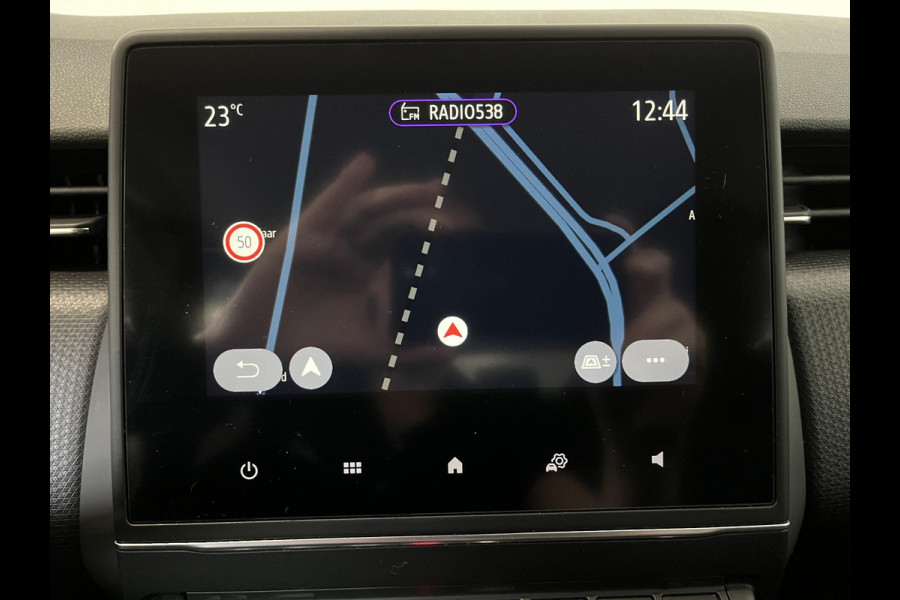 Renault Clio 1.0 TCe 100pk Experience Demo! | Navigatie Climate Control Cruise control Lichtmetalen Velgen Parkeer Sensoren Extra Getint glas 5 deurs