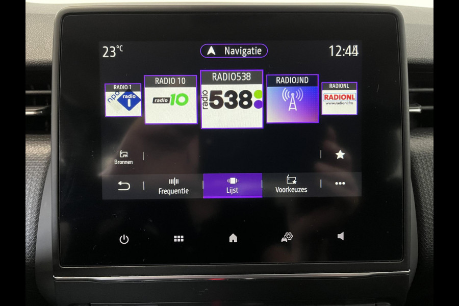 Renault Clio 1.0 TCe 100pk Experience Demo! | Navigatie Climate Control Cruise control Lichtmetalen Velgen Parkeer Sensoren Extra Getint glas 5 deurs