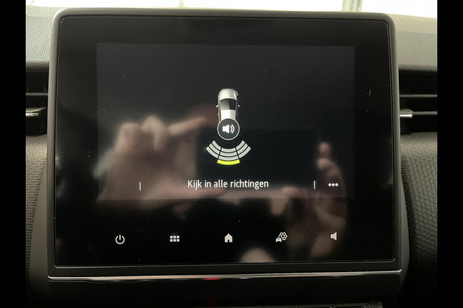 Renault Clio 1.0 TCe 100pk Experience Demo! | Navigatie Climate Control Cruise control Lichtmetalen Velgen Parkeer Sensoren Extra Getint glas 5 deurs