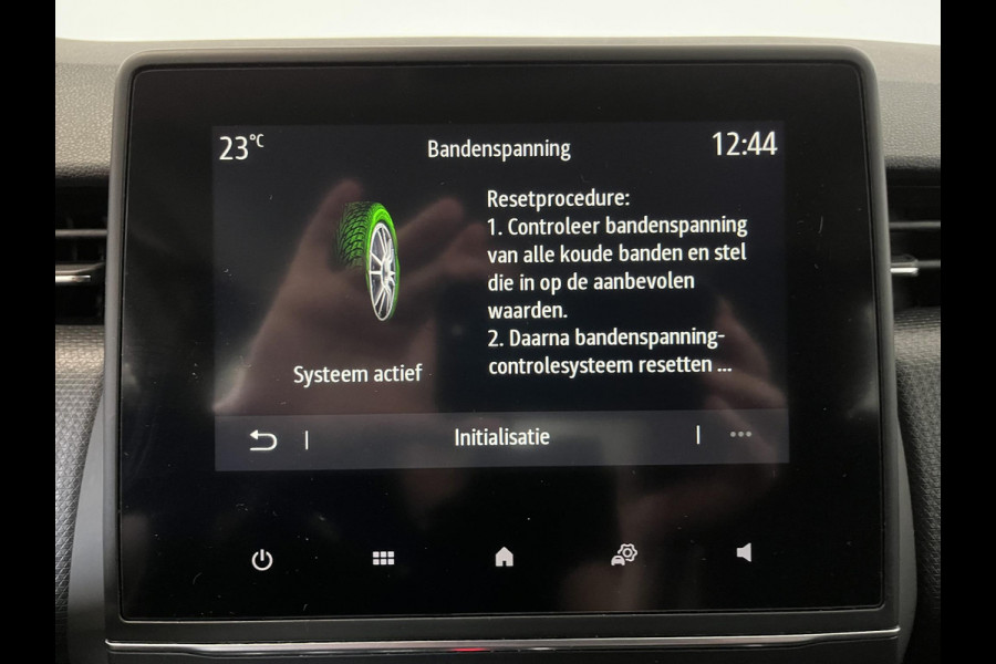 Renault Clio 1.0 TCe 100pk Experience Demo! | Navigatie Climate Control Cruise control Lichtmetalen Velgen Parkeer Sensoren Extra Getint glas 5 deurs