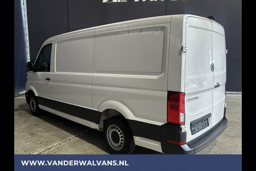 Volkswagen Crafter 2.0 TDI 141pk L3H2 (oude L2H1) Euro6 Airco | Camera | Bijrijdersbank | Apple carplay Android auto, stoelverwarming, 3000kg trekvermogen