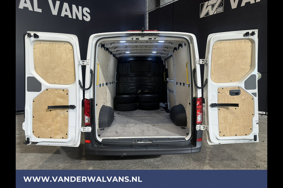 Volkswagen Crafter 2.0 TDI 141pk L3H2 (oude L2H1) Euro6 Airco | Camera | Bijrijdersbank | Apple carplay Android auto, stoelverwarming, 3000kg trekvermogen