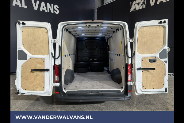Volkswagen Crafter 2.0 TDI 141pk L3H2 (oude L2H1) Euro6 Airco | Camera | Bijrijdersbank | Apple carplay Android auto, stoelverwarming, 3000kg trekvermogen