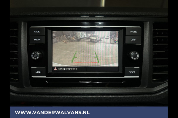 Volkswagen Crafter 2.0 TDI 141pk L3H2 (oude L2H1) Euro6 Airco | Camera | Bijrijdersbank | Apple carplay Android auto, stoelverwarming, 3000kg trekvermogen