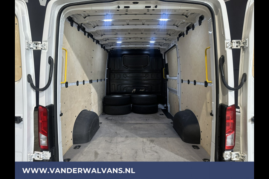 Volkswagen Crafter 2.0 TDI 141pk L3H2 (oude L2H1) Euro6 Airco | Camera | Bijrijdersbank | Apple carplay Android auto, stoelverwarming, 3000kg trekvermogen