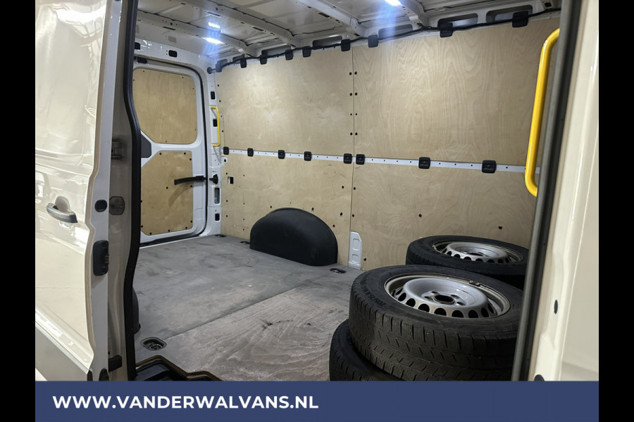 Volkswagen Crafter 2.0 TDI 141pk L3H2 (oude L2H1) Euro6 Airco | Camera | Bijrijdersbank | Apple carplay Android auto, stoelverwarming, 3000kg trekvermogen