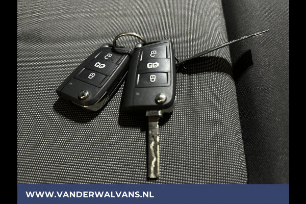Volkswagen Crafter 2.0 TDI 141pk L3H2 (oude L2H1) Euro6 Airco | Camera | Bijrijdersbank | Apple carplay Android auto, stoelverwarming, 3000kg trekvermogen
