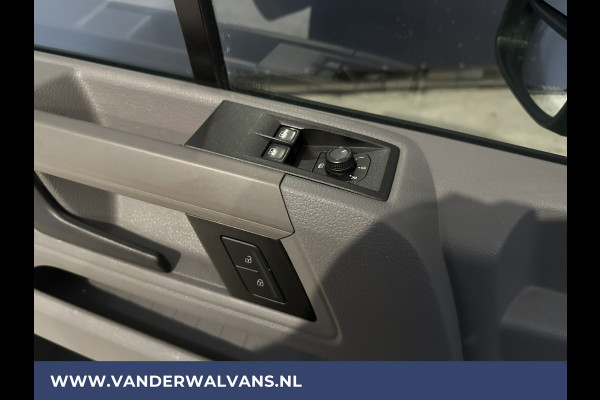 Volkswagen Crafter 2.0 TDI 141pk L3H2 (oude L2H1) Euro6 Airco | Camera | Bijrijdersbank | Apple carplay Android auto, stoelverwarming, 3000kg trekvermogen