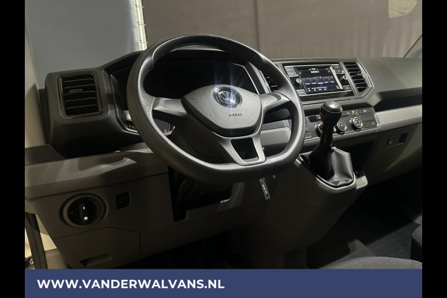 Volkswagen Crafter 2.0 TDI 141pk L3H2 (oude L2H1) Euro6 Airco | Camera | Bijrijdersbank | Apple carplay Android auto, stoelverwarming, 3000kg trekvermogen