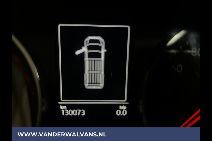 Volkswagen Crafter 2.0 TDI 141pk L3H2 (oude L2H1) Euro6 Airco | Camera | Bijrijdersbank | Apple carplay Android auto, stoelverwarming, 3000kg trekvermogen