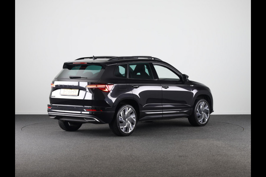 Škoda Karoq 1.5 TSI ACT Sportline Business 150 pk Automaat (DSG) | Verlengde garantie | Navigatie | Panoramadak | Parkeersensoren | Achteruitrijcamera | Adaptieve cruise control |