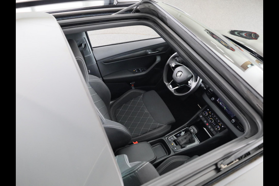 Škoda Karoq 1.5 TSI ACT Sportline Business 150 pk Automaat (DSG) | Verlengde garantie | Navigatie | Panoramadak | Parkeersensoren | Achteruitrijcamera | Adaptieve cruise control |