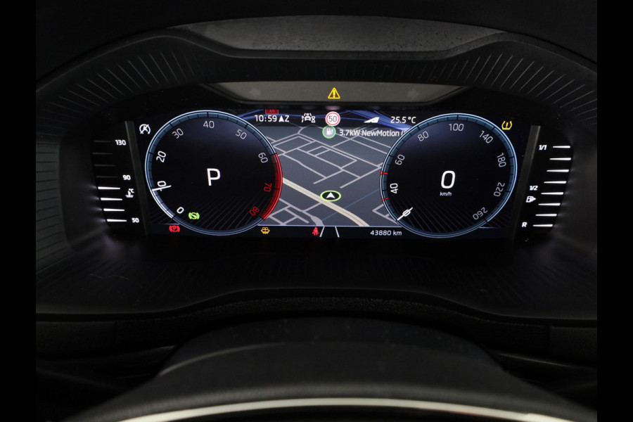 Škoda Karoq 1.5 TSI ACT Sportline Business 150 pk Automaat (DSG) | Verlengde garantie | Navigatie | Panoramadak | Parkeersensoren | Achteruitrijcamera | Adaptieve cruise control |