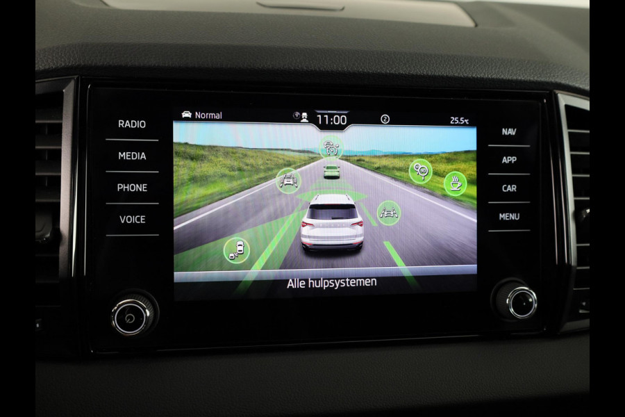 Škoda Karoq 1.5 TSI ACT Sportline Business 150 pk Automaat (DSG) | Verlengde garantie | Navigatie | Panoramadak | Parkeersensoren | Achteruitrijcamera | Adaptieve cruise control |