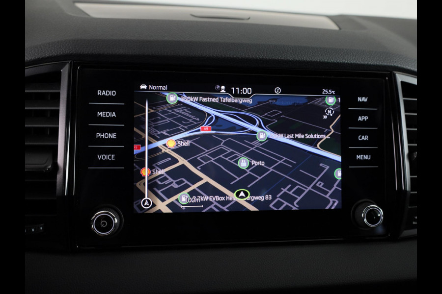 Škoda Karoq 1.5 TSI ACT Sportline Business 150 pk Automaat (DSG) | Verlengde garantie | Navigatie | Panoramadak | Parkeersensoren | Achteruitrijcamera | Adaptieve cruise control |