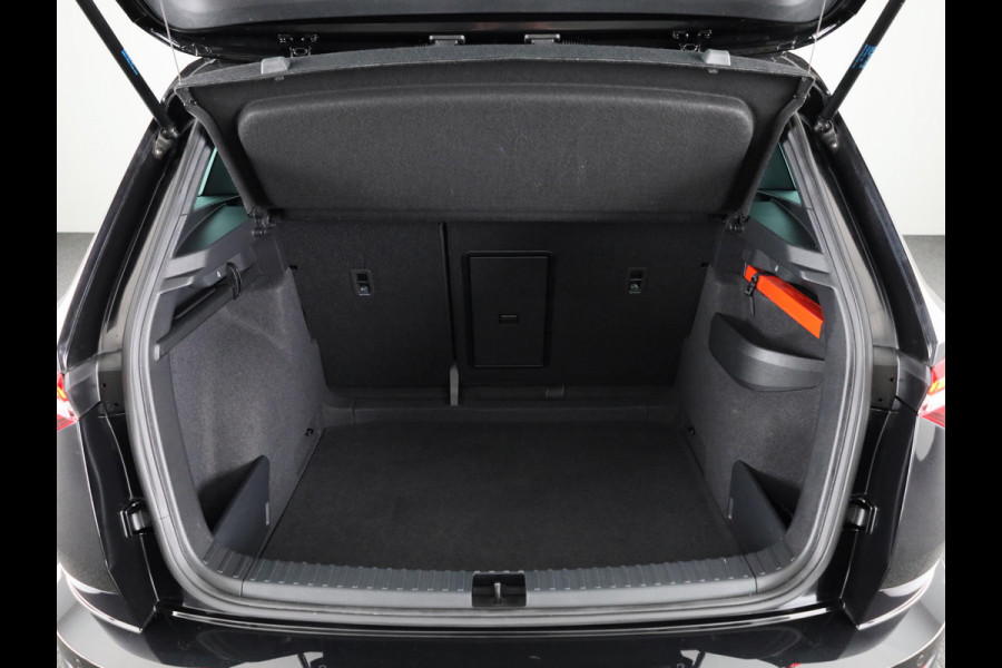 Škoda Karoq 1.5 TSI ACT Sportline Business 150 pk Automaat (DSG) | Verlengde garantie | Navigatie | Panoramadak | Parkeersensoren | Achteruitrijcamera | Adaptieve cruise control |