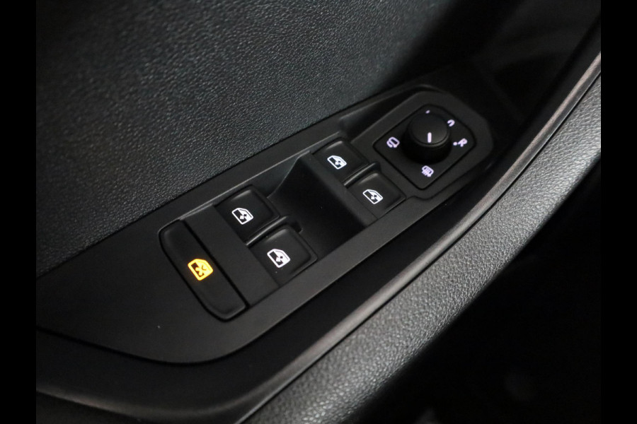 Škoda Karoq 1.5 TSI ACT Sportline Business 150 pk Automaat (DSG) | Verlengde garantie | Navigatie | Panoramadak | Parkeersensoren | Achteruitrijcamera | Adaptieve cruise control |