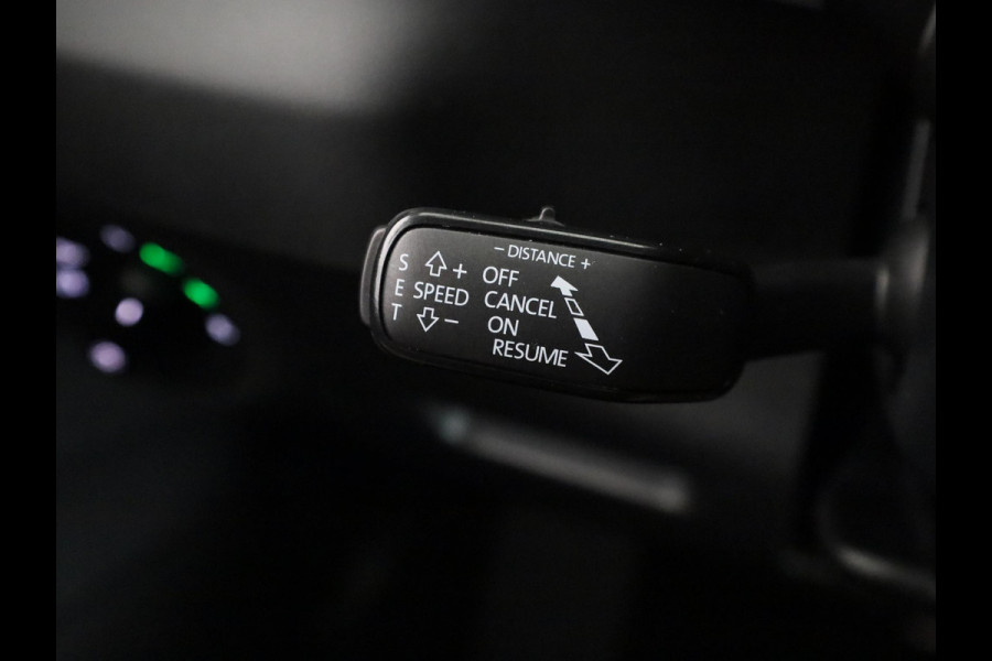 Škoda Karoq 1.5 TSI ACT Sportline Business 150 pk Automaat (DSG) | Verlengde garantie | Navigatie | Panoramadak | Parkeersensoren | Achteruitrijcamera | Adaptieve cruise control |