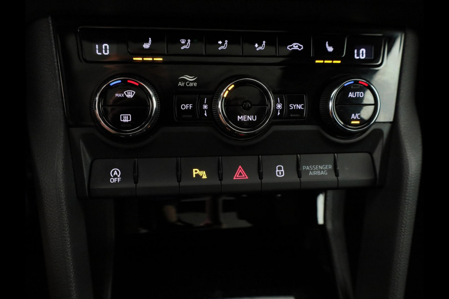 Škoda Karoq 1.5 TSI ACT Sportline Business 150 pk Automaat (DSG) | Verlengde garantie | Navigatie | Panoramadak | Parkeersensoren | Achteruitrijcamera | Adaptieve cruise control |