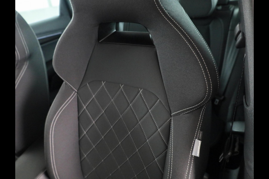 Škoda Karoq 1.5 TSI ACT Sportline Business 150 pk Automaat (DSG) | Verlengde garantie | Navigatie | Panoramadak | Parkeersensoren | Achteruitrijcamera | Adaptieve cruise control |