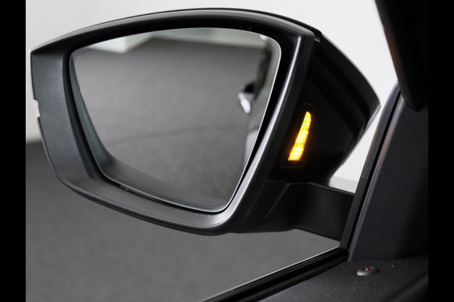 Škoda Karoq 1.5 TSI ACT Sportline Business 150 pk Automaat (DSG) | Verlengde garantie | Navigatie | Panoramadak | Parkeersensoren | Achteruitrijcamera | Adaptieve cruise control |