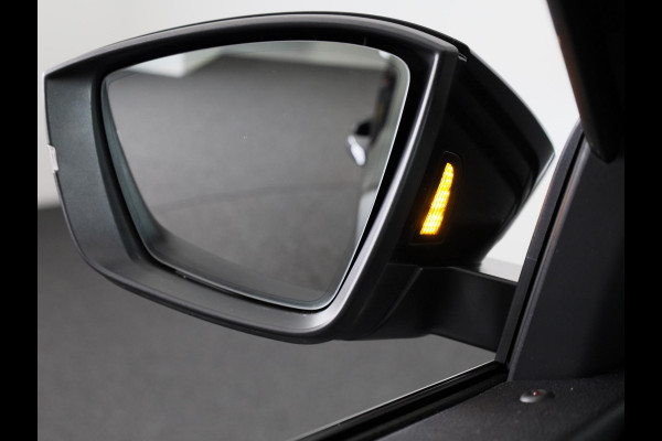 Škoda Karoq 1.5 TSI ACT Sportline Business 150 pk Automaat (DSG) | Verlengde garantie | Navigatie | Panoramadak | Parkeersensoren | Achteruitrijcamera | Adaptieve cruise control |