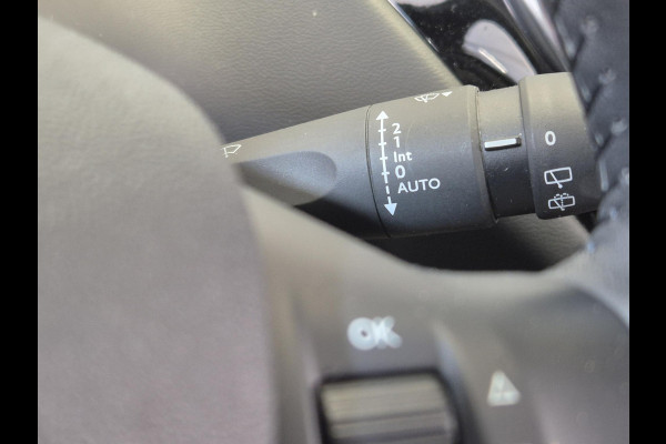 Peugeot 208 1.2 PureTech Signature Navigatie | Parkeersensoren Achter | Airco | Cruise Control | Apple Carplay/Android Auto |