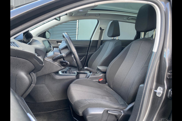 Peugeot 308 SW BWJ 2019 | 1.2 PT 111PK Executive | NWE APK | PANO DAK | CLIMA | NAVI | CRUISE | PDC | LICHTMETAAL | PRIVACY GLASS