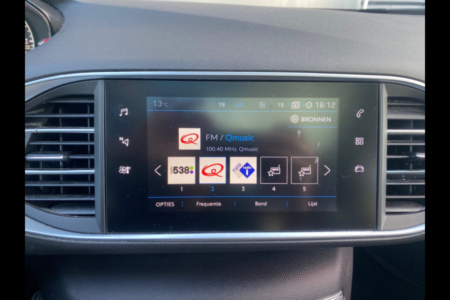 Peugeot 308 SW BWJ 2019 | 1.2 PT 111PK Executive | NWE APK | PANO DAK | CLIMA | NAVI | CRUISE | PDC | LICHTMETAAL | PRIVACY GLASS