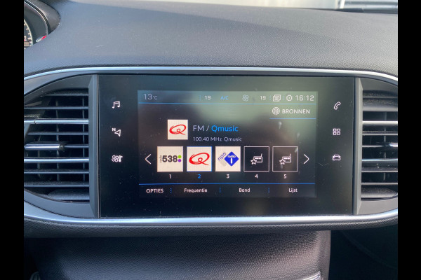 Peugeot 308 SW BWJ 2019 | 1.2 PT 111PK Executive | NWE APK | PANO DAK | CLIMA | NAVI | CRUISE | PDC | LICHTMETAAL | PRIVACY GLASS