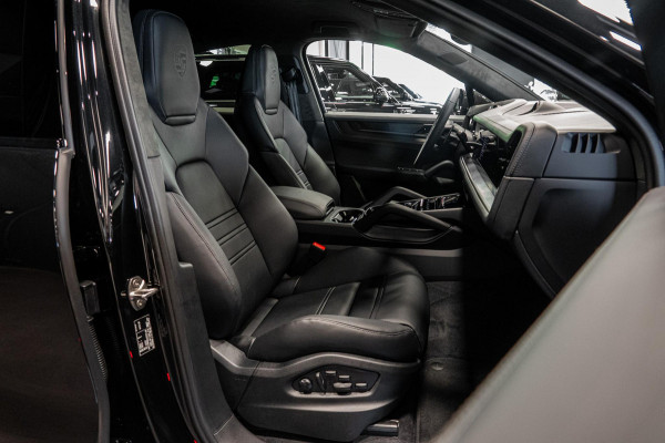 Porsche Cayenne Coupé 4.0 Turbo E-Hybrid GT *Keramisch / Burmester / Nachtzicht / Stoelventilatie / Vierwielbesturing / Soft-Close / Surround-View*