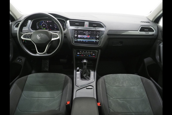 Volkswagen Tiguan 1.4 TSI eHybrid Elegance | Panoramadak | Trekhaak | Adaptive Cruise | Virtual | Camera | Carplay
