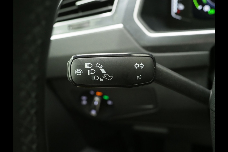 Volkswagen Tiguan 1.4 TSI eHybrid Elegance | Panoramadak | Trekhaak | Adaptive Cruise | Virtual | Camera | Carplay