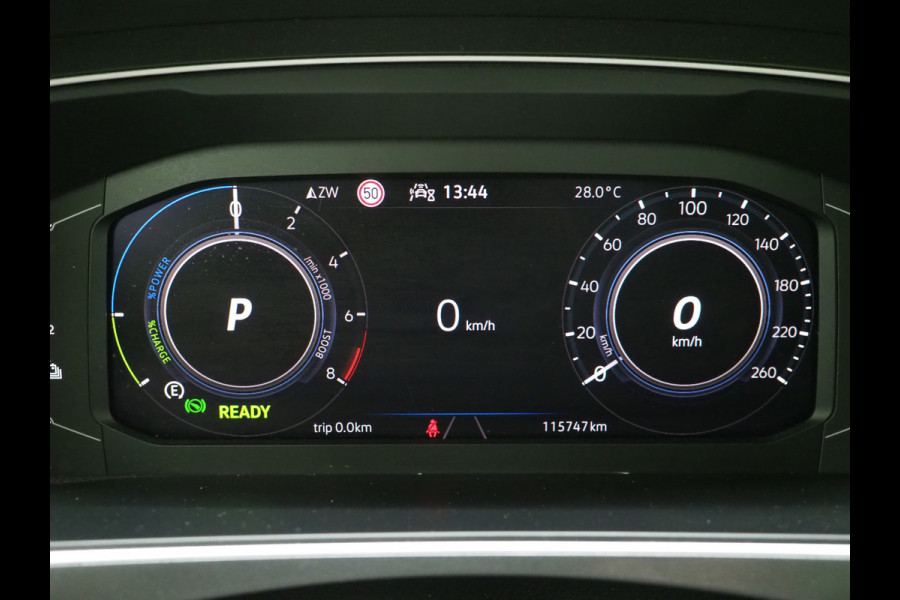 Volkswagen Tiguan 1.4 TSI eHybrid Elegance | Panoramadak | Trekhaak | Adaptive Cruise | Virtual | Camera | Carplay