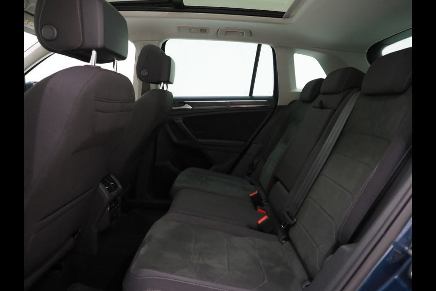 Volkswagen Tiguan 1.4 TSI eHybrid Elegance | Panoramadak | Trekhaak | Adaptive Cruise | Virtual | Camera | Carplay