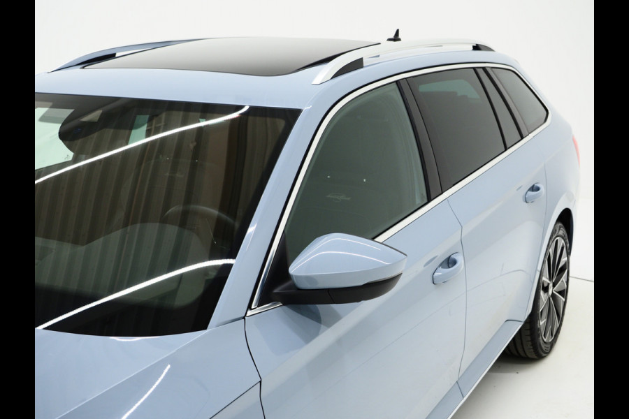 Škoda Superb Combi 1.4 TSI iV Laurin & Klement | Panoramadak | Trekhaak | Canton | Massage | Keyless | Adaptive Cruise